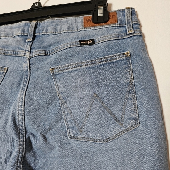 Wrangler high rise bold bootcut light wash distressed stretch women's jeans - Picture 5 of 7